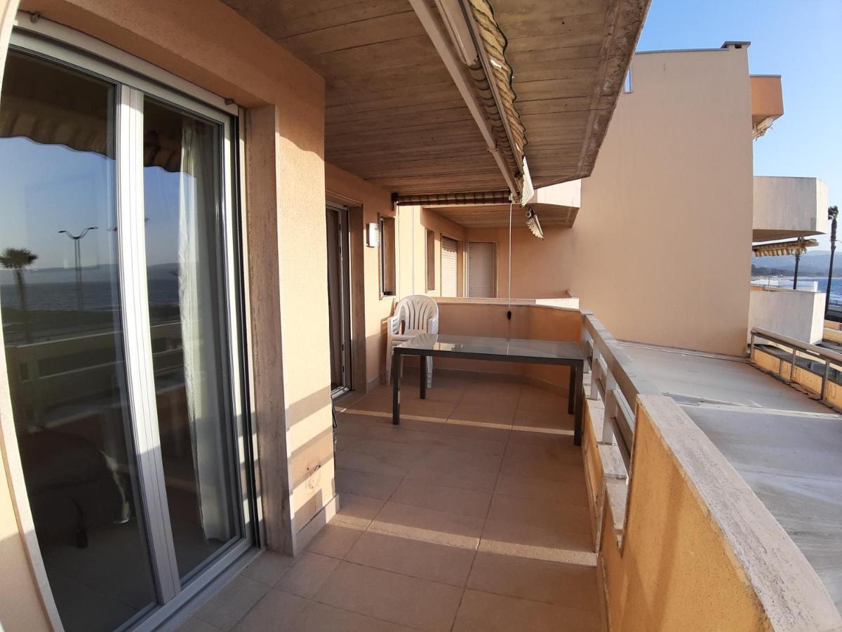 Appartement Cavalaire Face A La Mer Luaran gambar